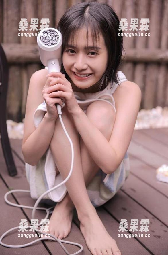 52吃瓜网大更新:瓜田里的秘密,真想跟你一起吃!-桑果霖 52吃瓜网大更新:瓜田里的秘密,真想跟你一起吃!-桑果霖