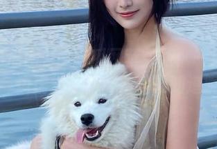 52吃瓜网苹果版：一边吃瓜，一边虚幻的偷偷乐，谁知道呢？