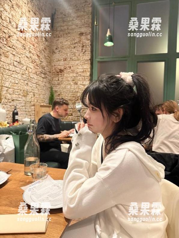 不怕黑,找对61黑料地址,吃瓜正好停不下来!-桑果霖 不怕黑,找对61黑料地址,吃瓜正好停不下来!-桑果霖