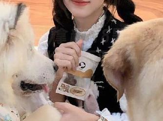 拿起718黑瓜吃料苹果版，我的人生从此变得不平凡—是的，是不平凡！