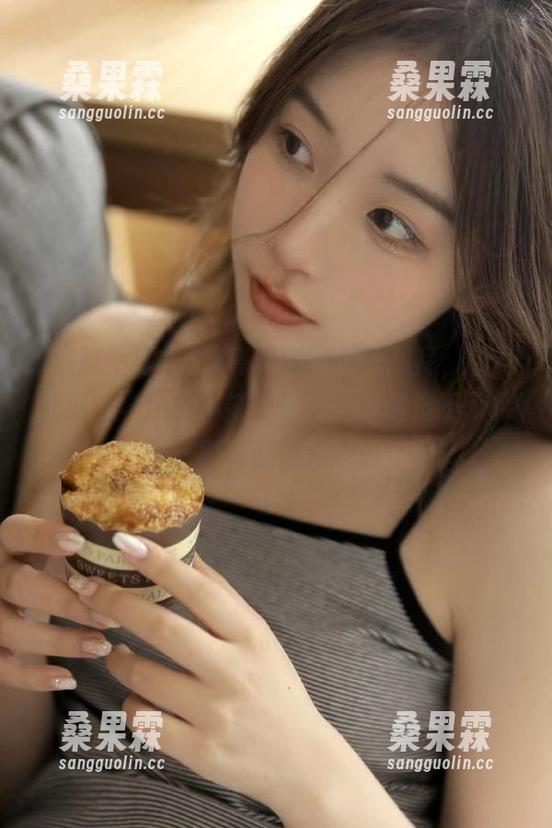 这感觉如同巫师膜拜，新网址直达“黑料不打烊”，我已经迫不及待了，要开始疯狂吃瓜！-桑果霖