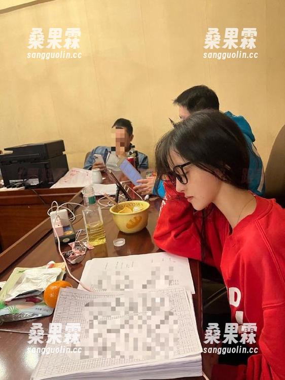 黑料不打烊秘密线路,跟着我的步伐一探究竟!-桑果霖 黑料不打烊秘密线路,跟着我的步伐一探究竟!-桑果霖