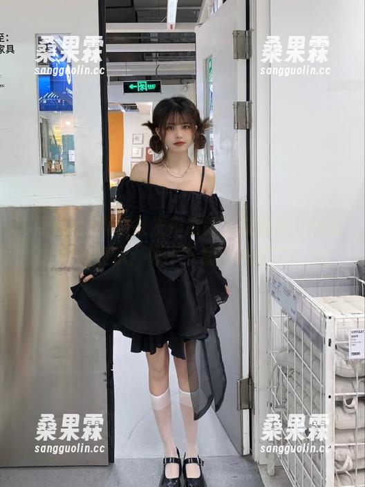 黑料社发布最新下载链接，网友们竟表示：再不下载就OUT了！-桑果霖